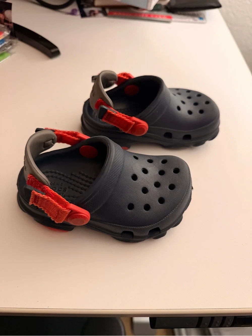 CROCS excellent slight